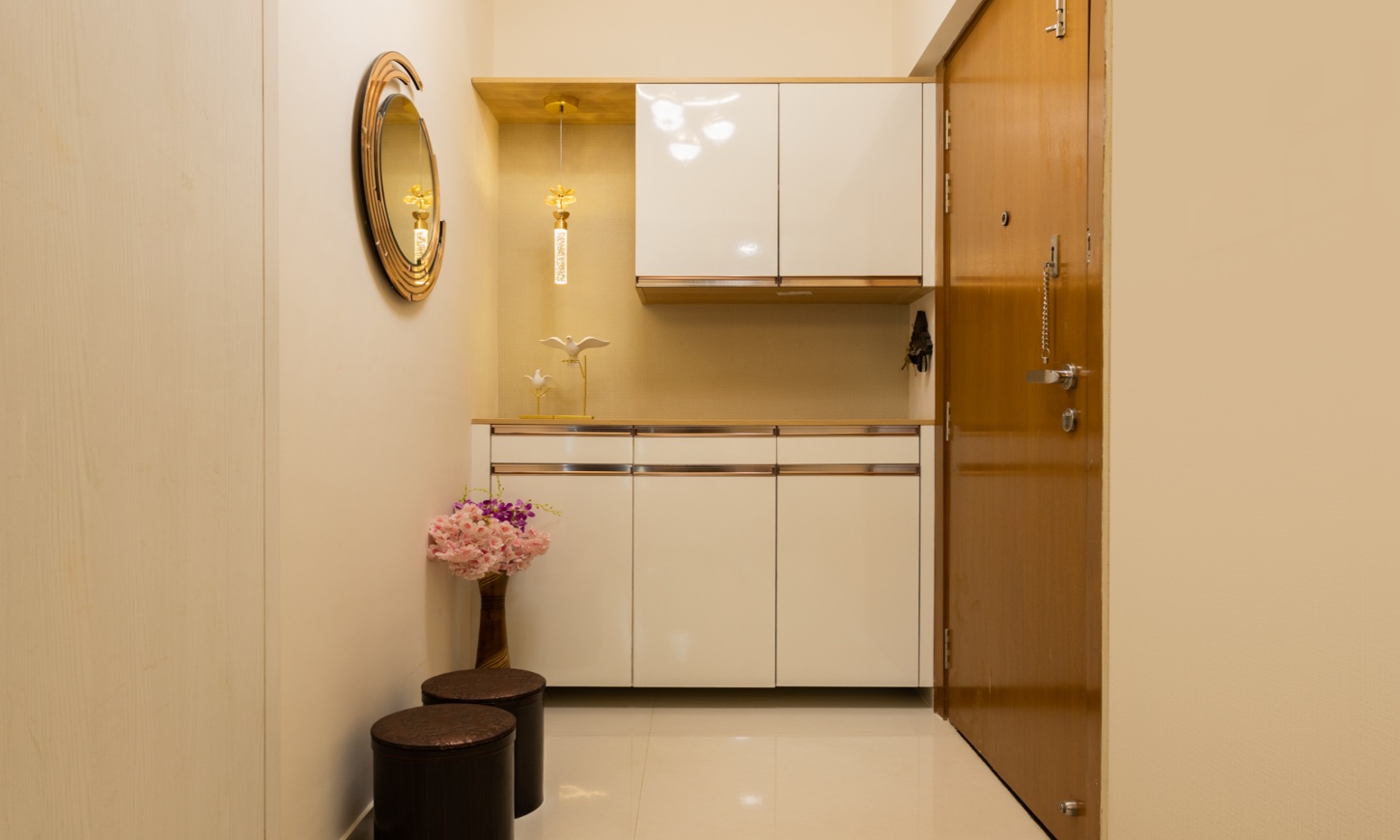 Top interior designer designed the foyer area in Rustomjee Urbania Azziano's apartment in Thane with a storage cabinet